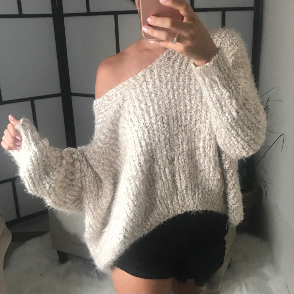 LAST 1οΈβ£ DANA Fuzzy Scoop Back Pullover Sweater - Picture 7 of 8